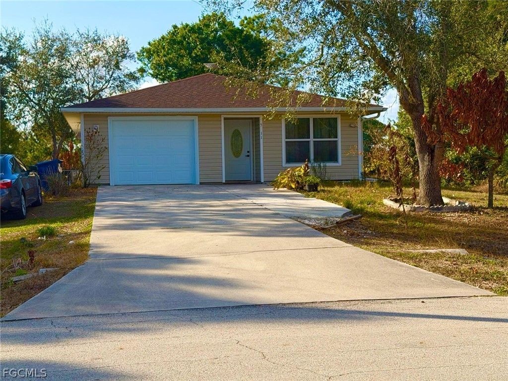 5011 Moon Ln, Labelle