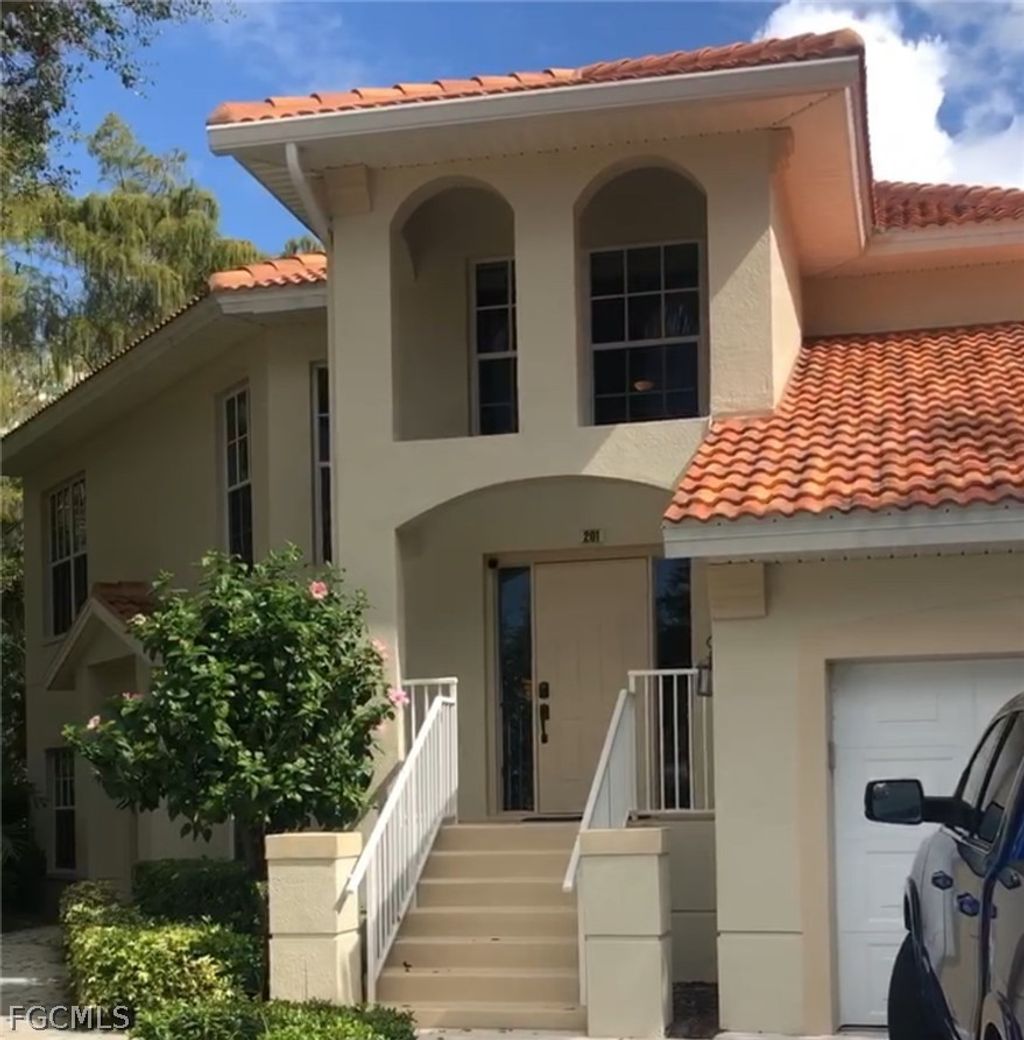 1061 Egrets Walk Cir 201, NAPLES