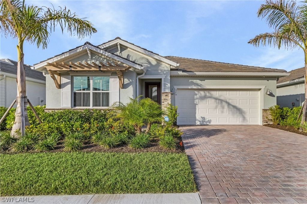 379 Grace Bay Ln, NAPLES