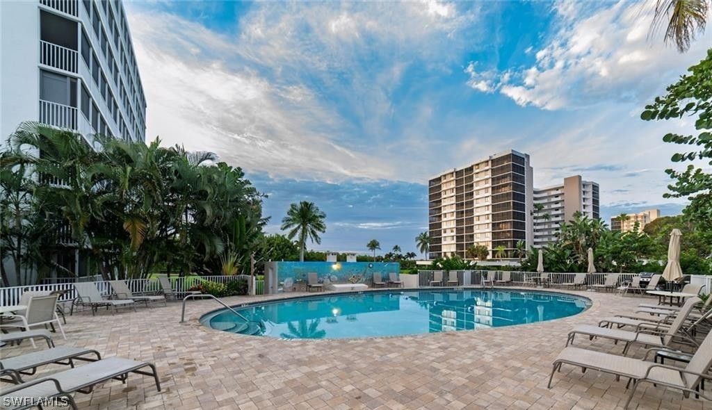 5 Bluebill Ave 305/405, NAPLES