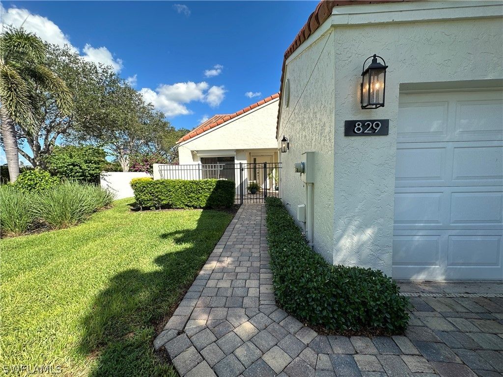 829 Reef Point Cir 46, Naples