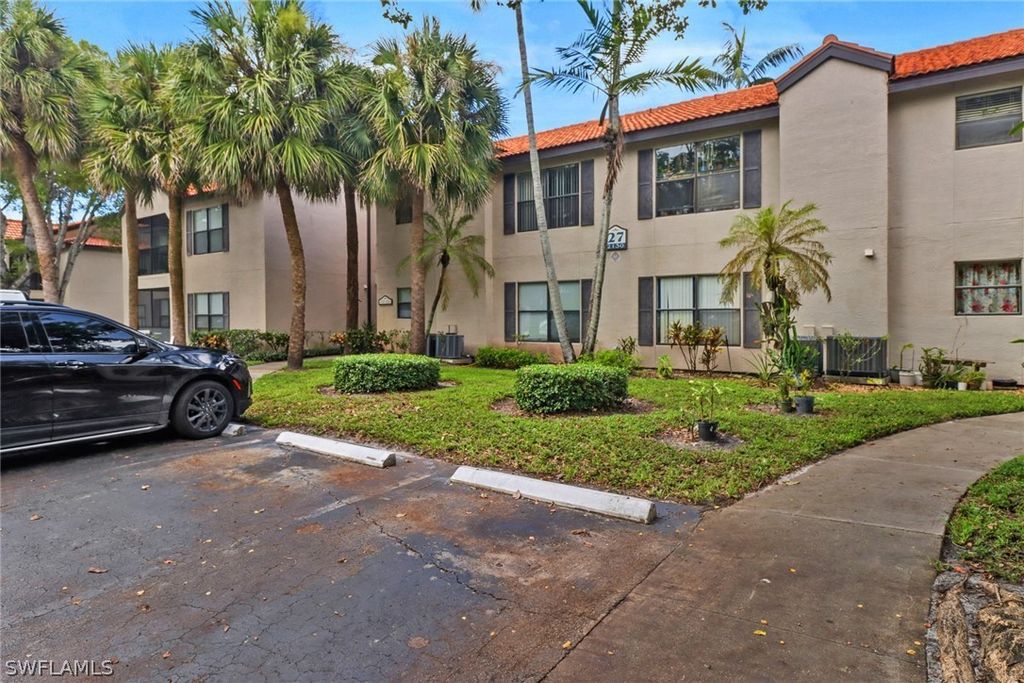 2130 Arbour Walk Cir 2724, Naples