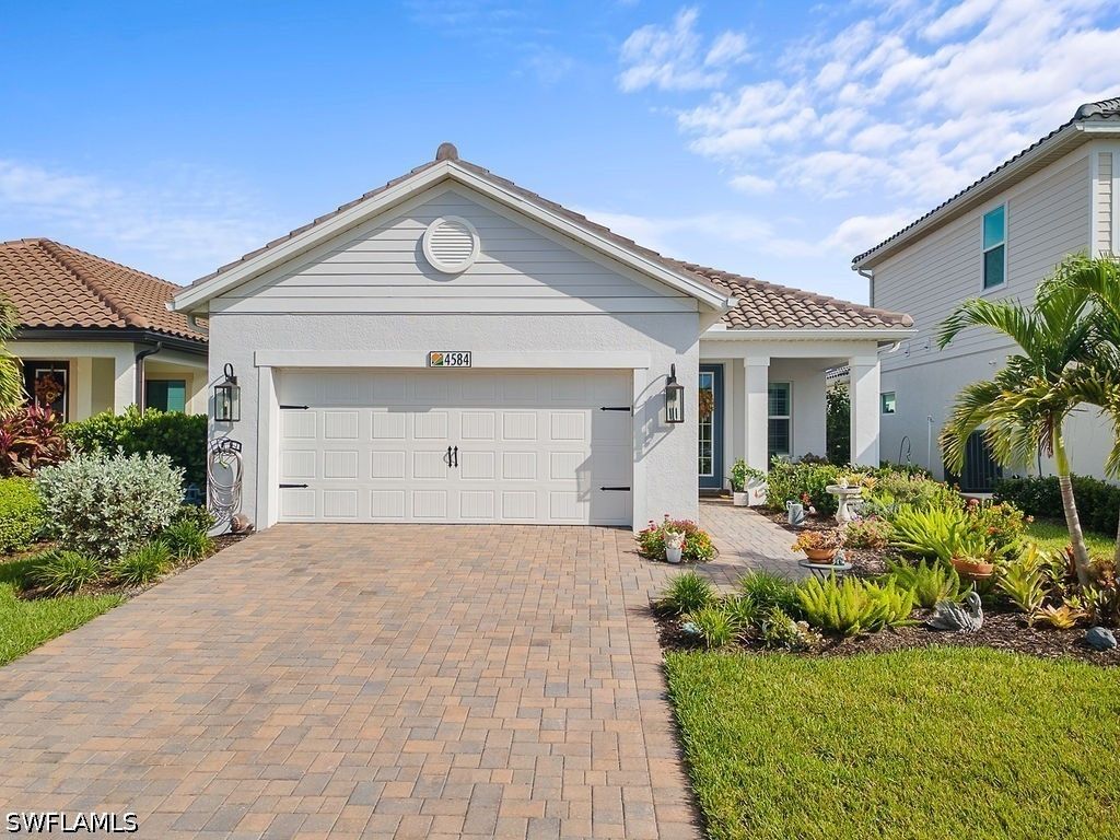 4584 Centaurus Cir, Naples