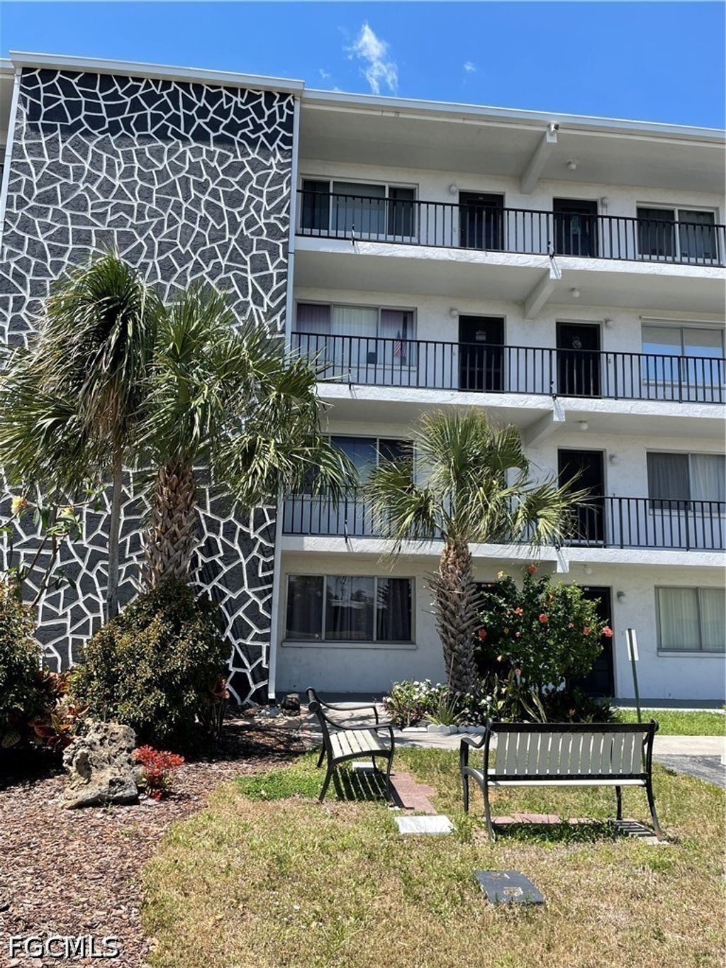 4906 Victoria Dr 313, Cape Coral
