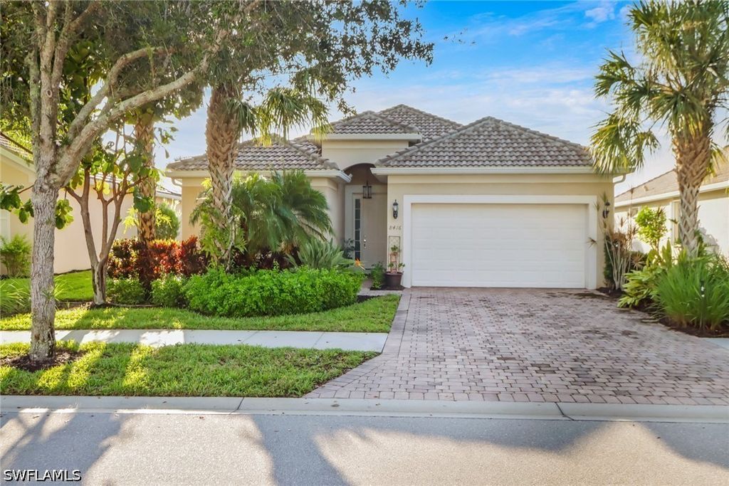 8416 Benelli Ct, NAPLES