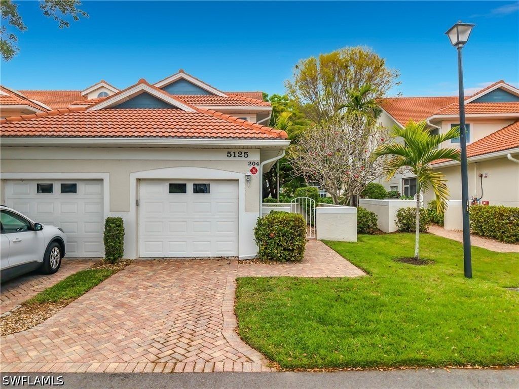 5125 Cedar Springs Dr 204, Naples