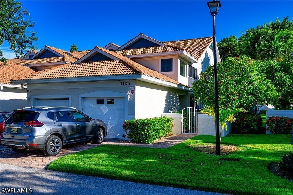 5125 Cedar Springs Dr 204, Naples