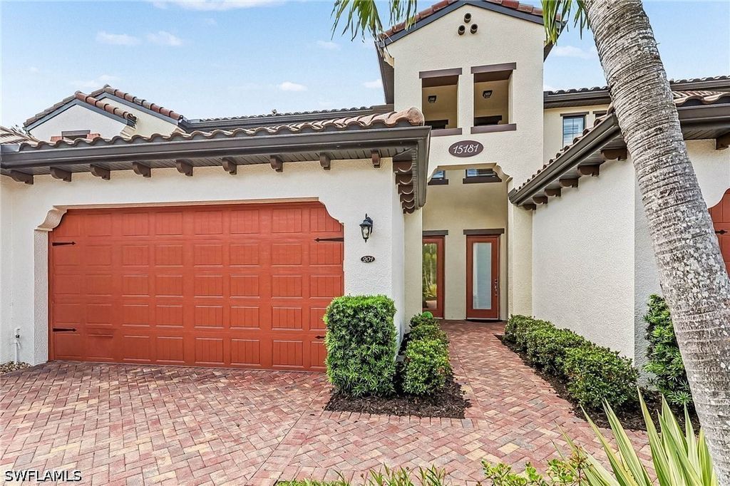 15181 Butler Lake Dr 201, NAPLES