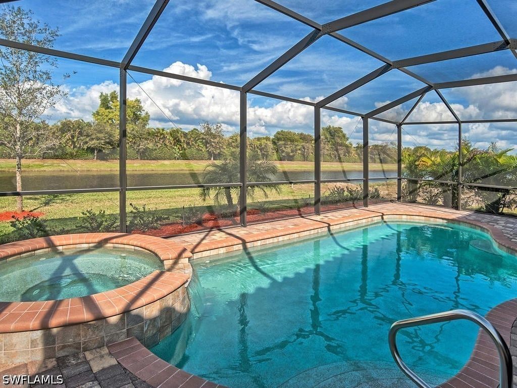 2850 Aviamar Cir, Naples