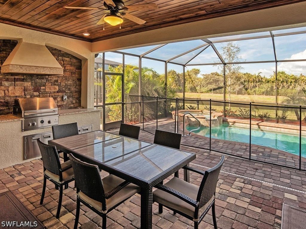2850 Aviamar Cir, Naples