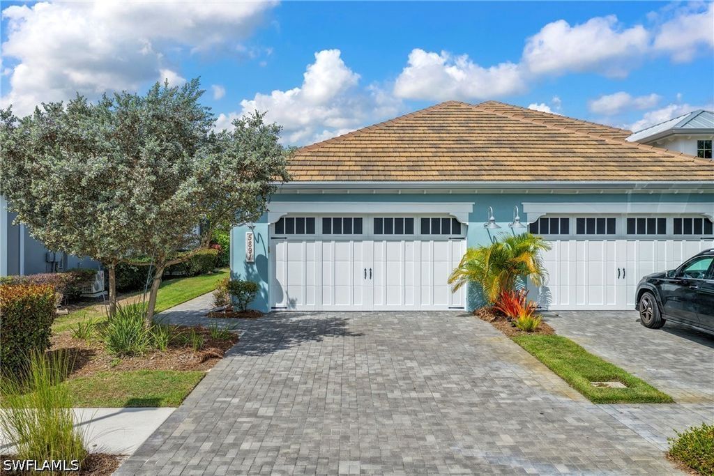 5891 Haiti Dr, Naples