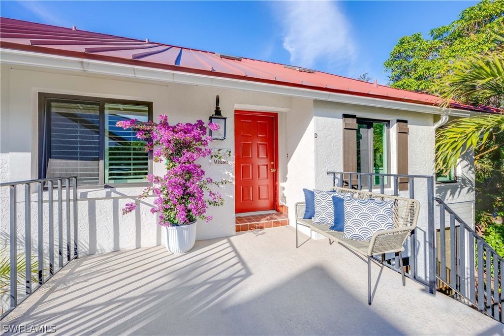 375 8th Ave S D, NAPLES