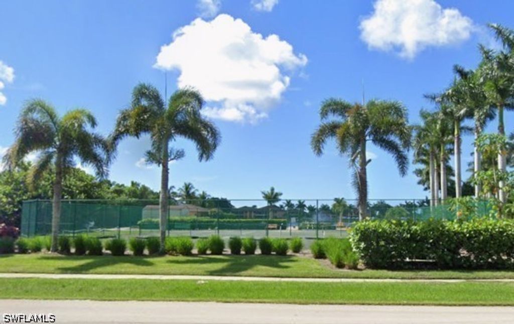 1510 Mainsail Dr 7, Naples