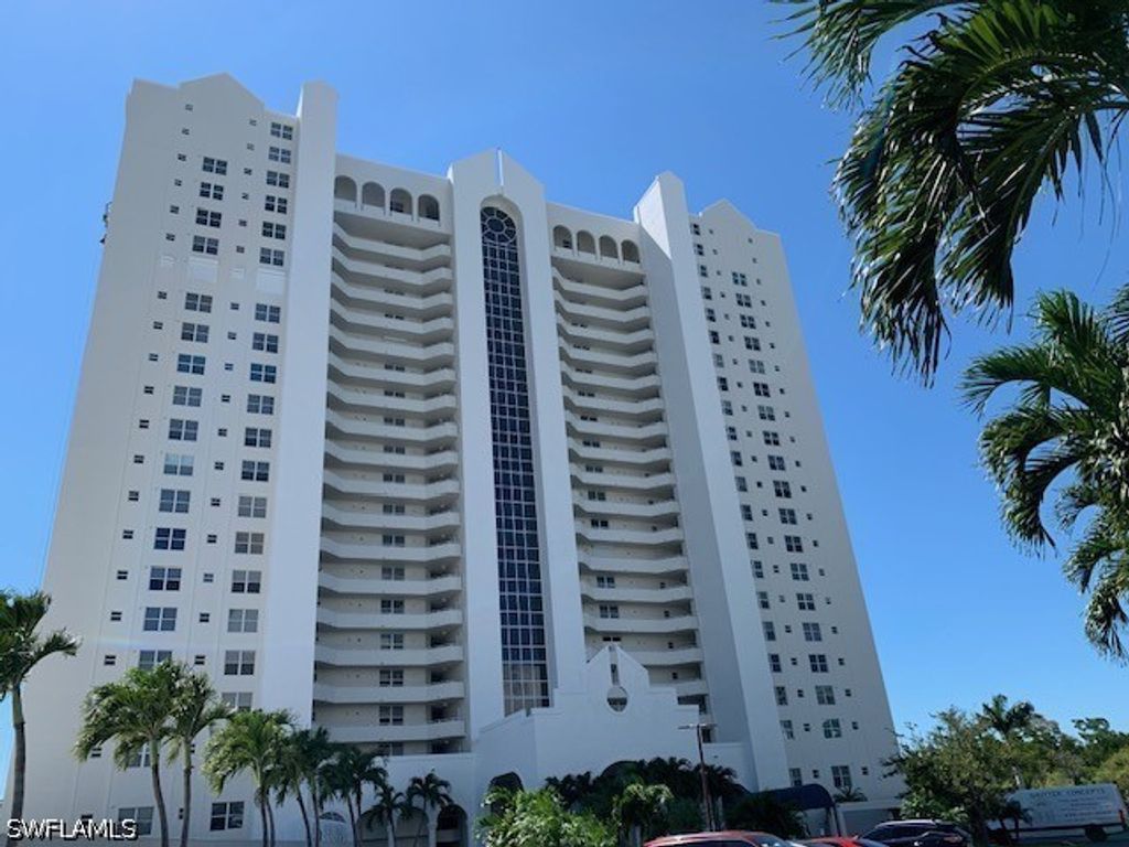 5550 Heron Point Dr 1403, Naples