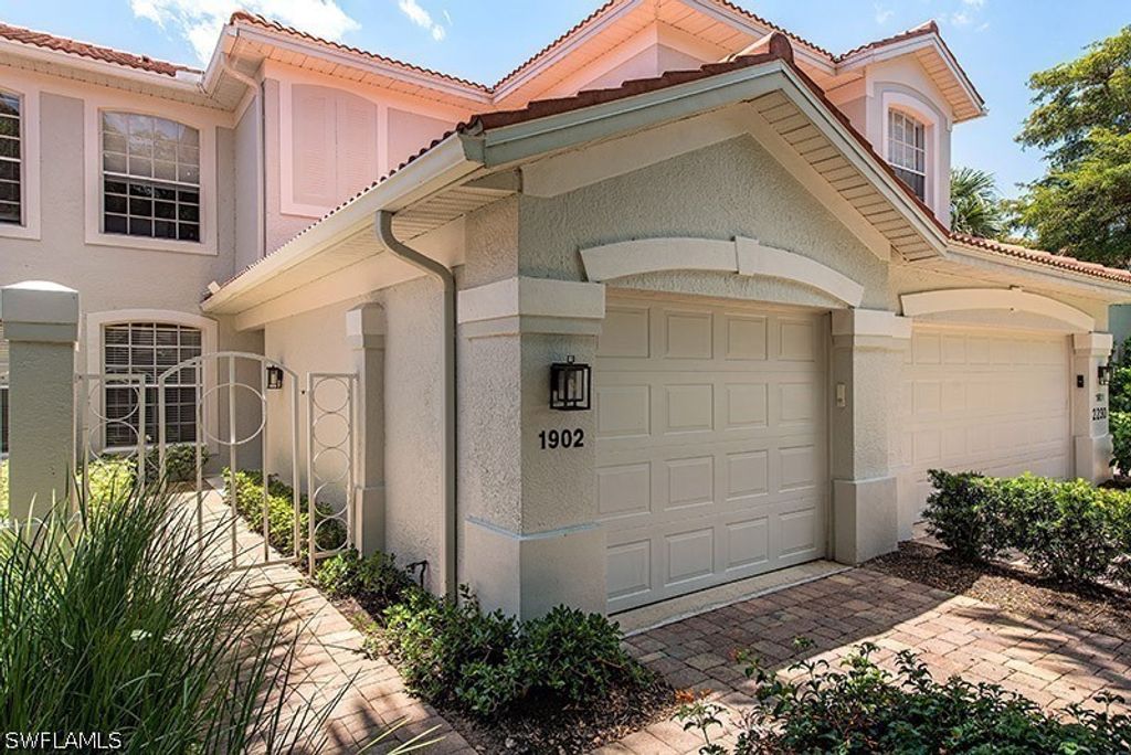 2230 Arielle Dr 1902, Naples