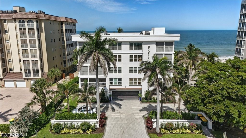 9517 Gulf Shore Dr 401, Naples