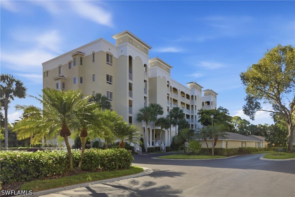 7687 Pebble Creek Cir 301, NAPLES