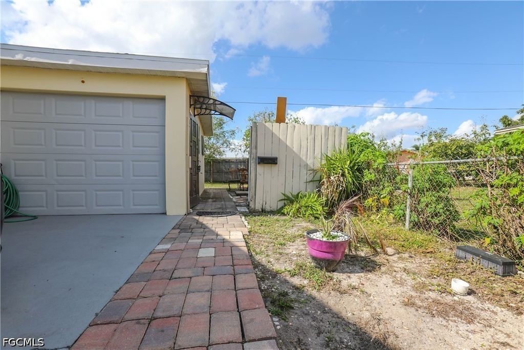907 Laredo Ave, Lehigh Acres