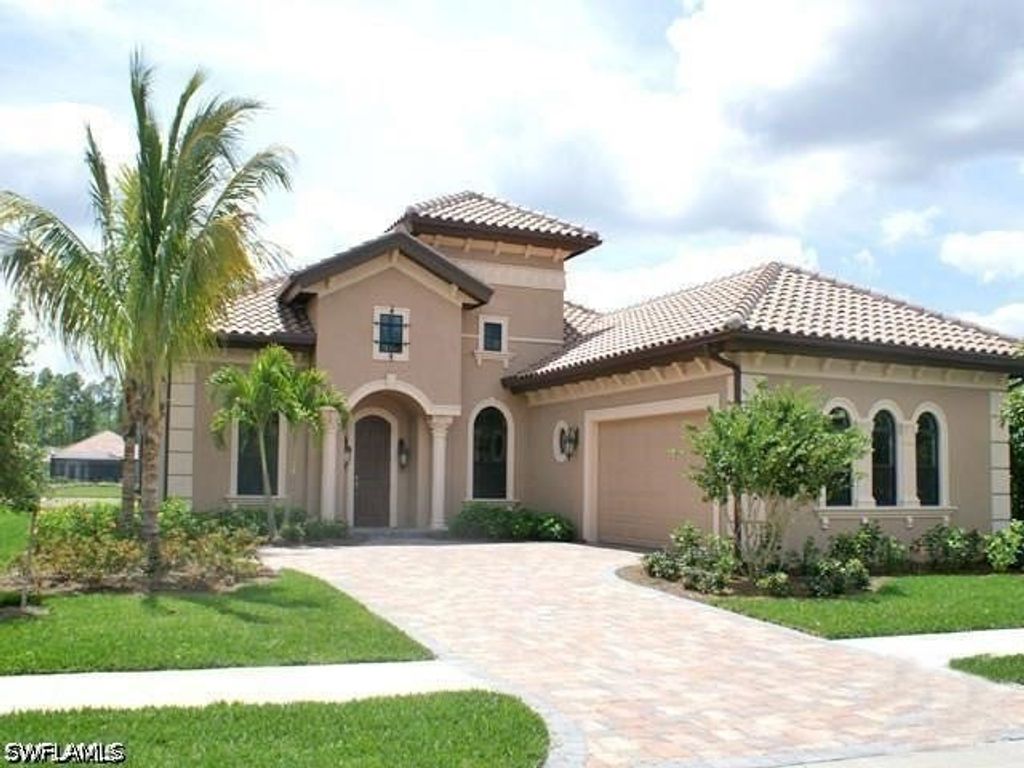 7414 Acorn Way, Naples