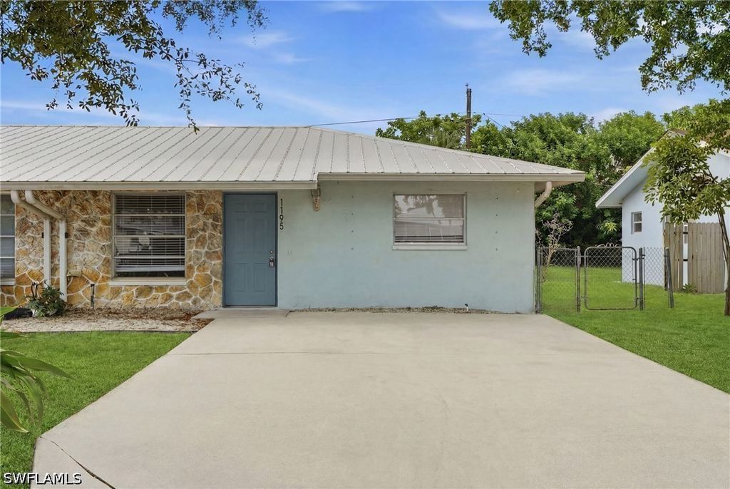 1195 S Alhambra Cir, Naples