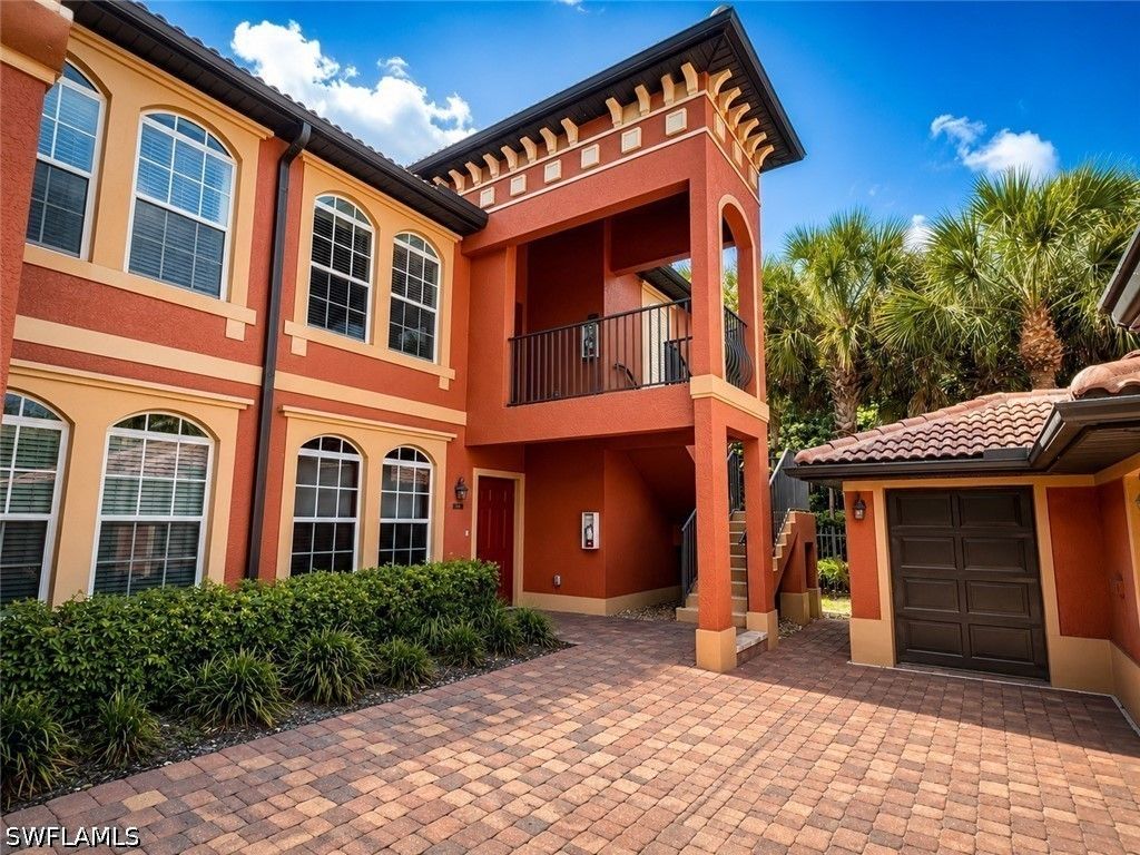 10020 Heather Ln 9-904, Naples
