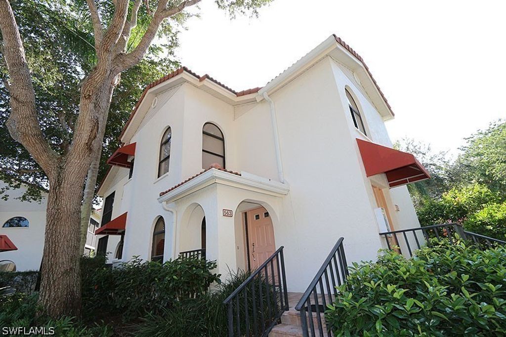 563 Serendipity Dr 563, Naples