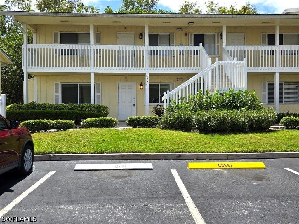 4615 Bayshore Dr E8, Naples