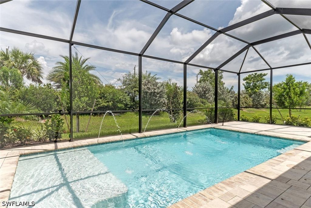14586 Tropical Dr, Naples