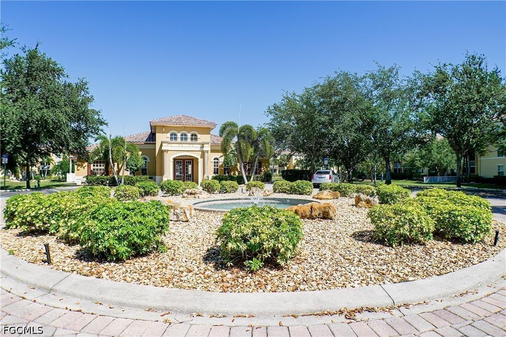 4113 Residence Dr 211, Fort Myers