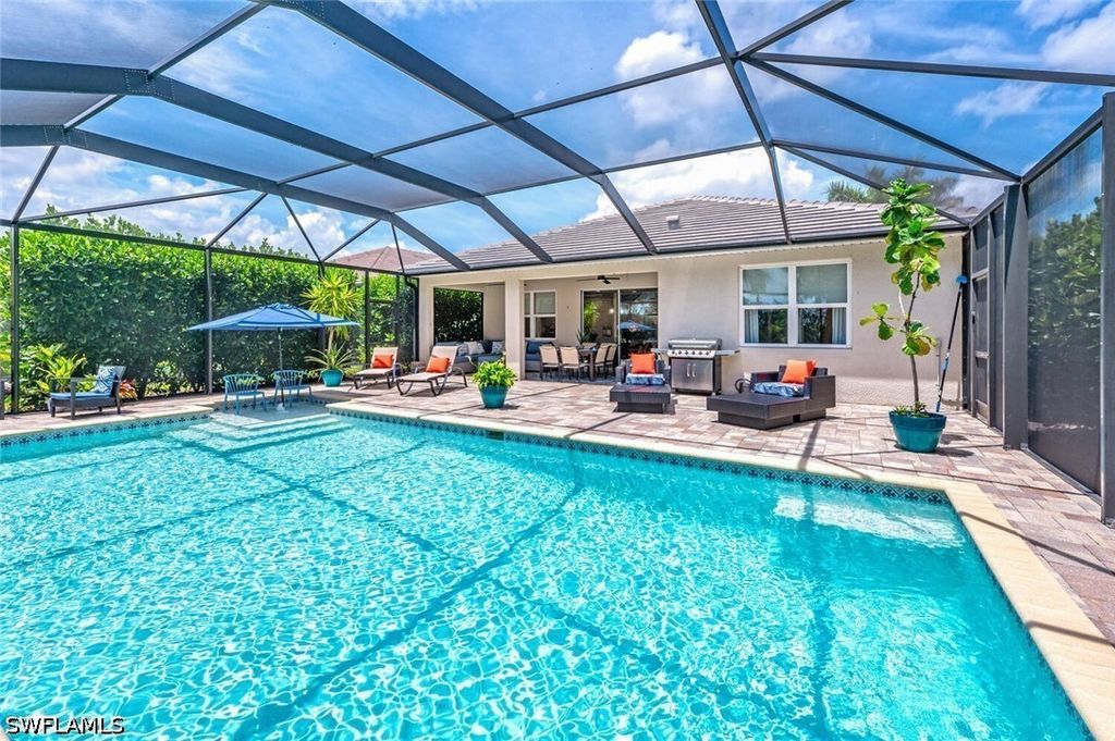 14606 Tropical Dr, Naples