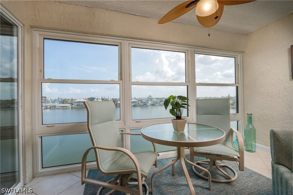 271 Southbay Dr 155, Naples