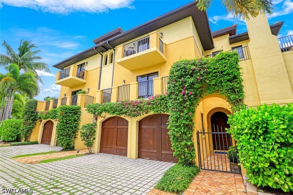 270 5th Ave S H-2, Naples