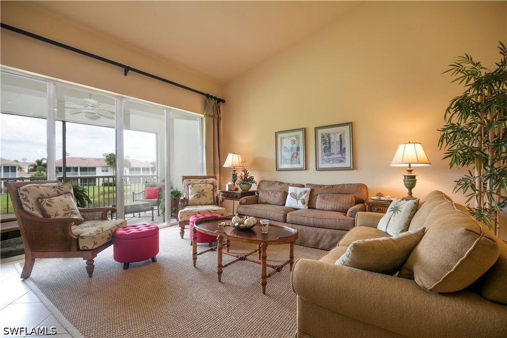 3048 Horizon Ln 1104, Naples