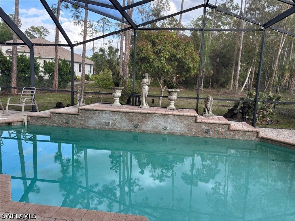 1156 Oakes Blvd, Naples