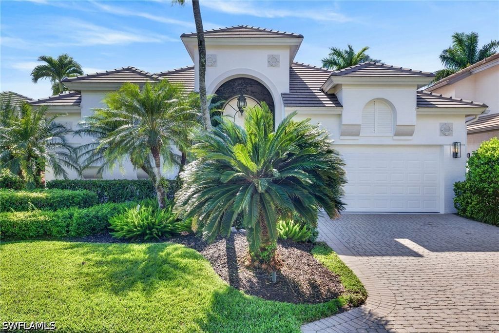 3296 Lookout Ln, Naples