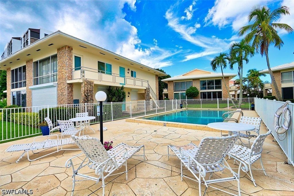 2500 Gulf Shore Blvd N S6, Naples