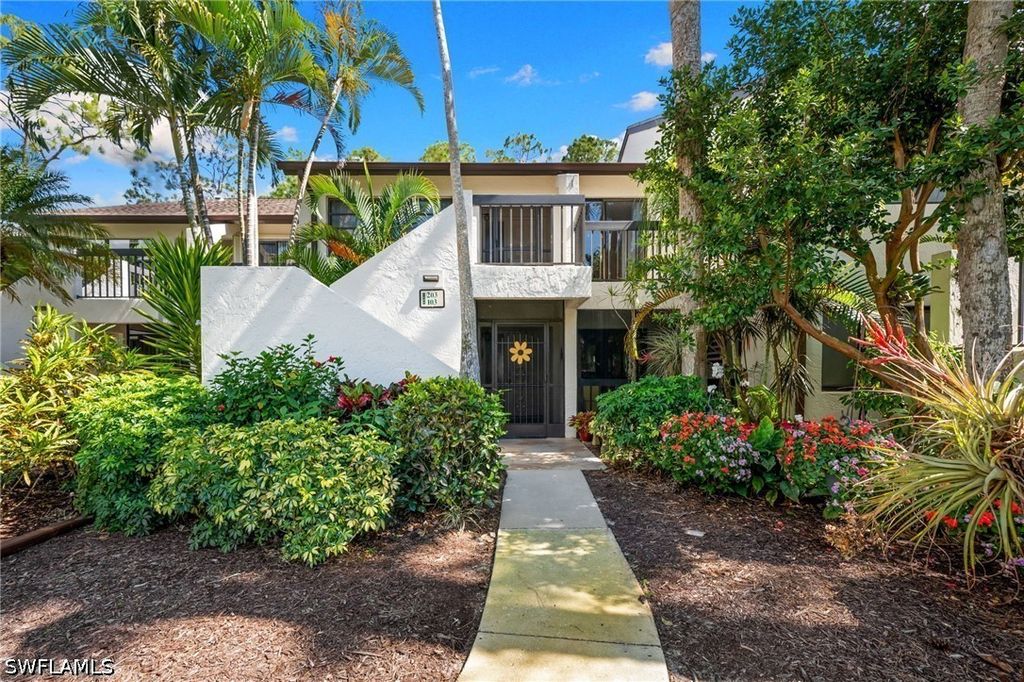1808 Kings Lake Blvd 203, Naples