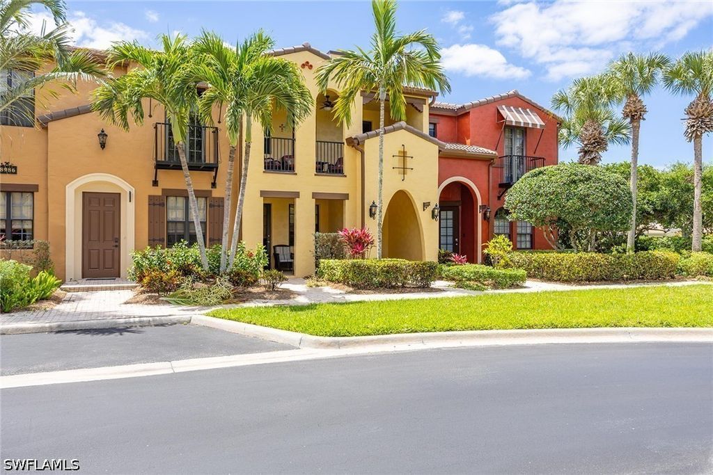 8986 Cambria Cir 2204, Naples