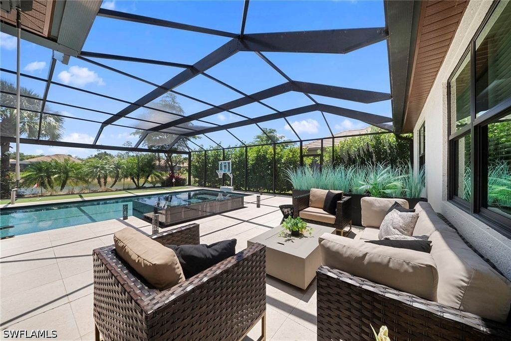 7052 Live Oak Dr, Naples