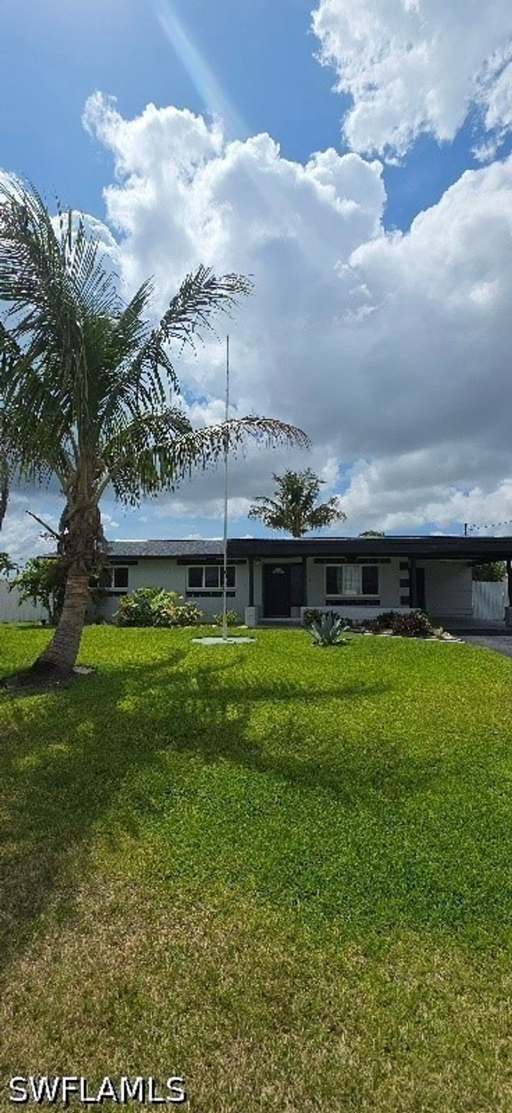 1118 Ne Pine Island Ln, Cape Coral