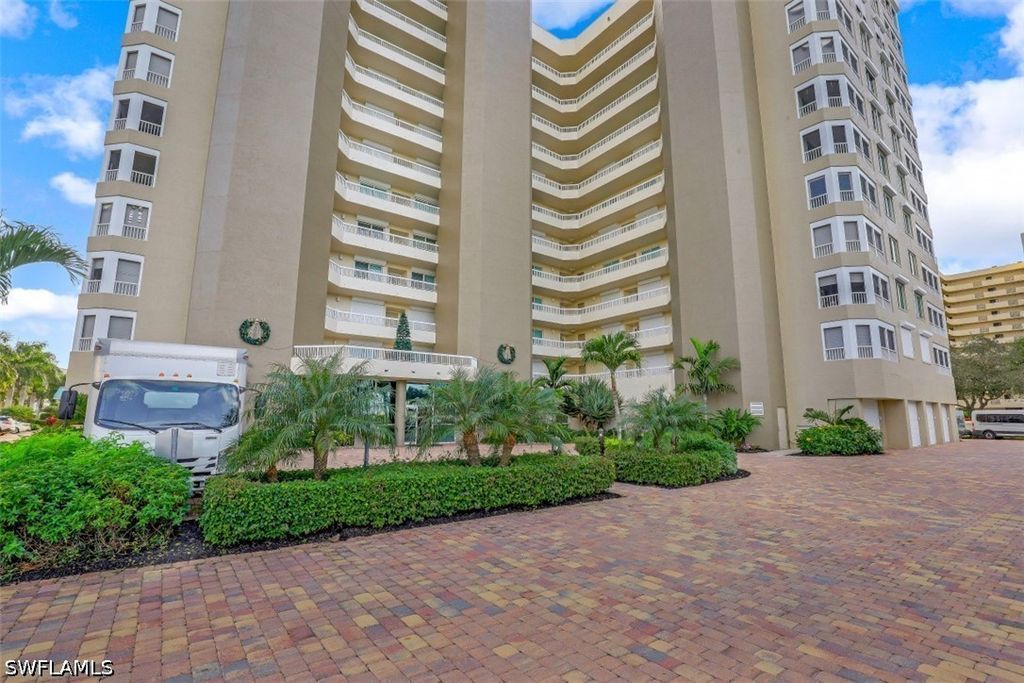 21 Bluebill Ave B401, Naples
