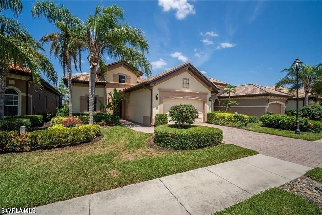 6476 Caldecott Dr, Naples