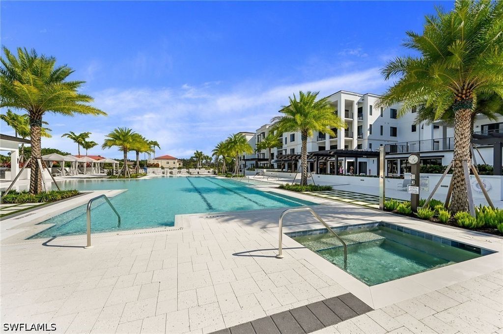 1111 Central 417a, Naples