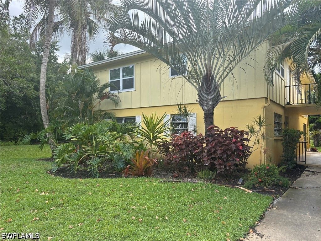 1210 Shady Rest Ln 12, Naples