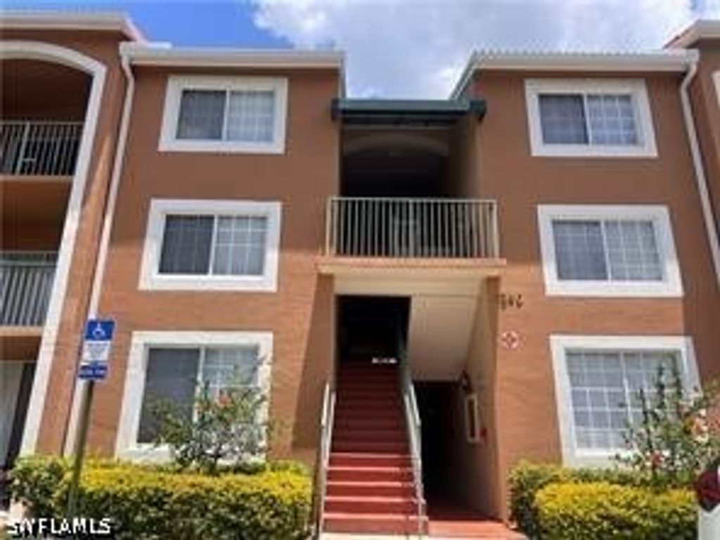 1240 Wildwood Lakes Blvd 203, Naples