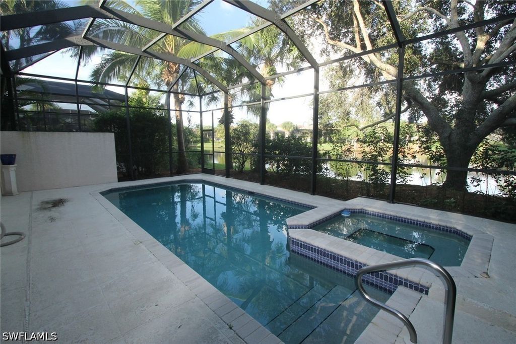 8526 Pepper Tree Way, NAPLES
