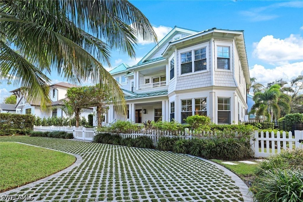 444 2nd Ave N, Naples