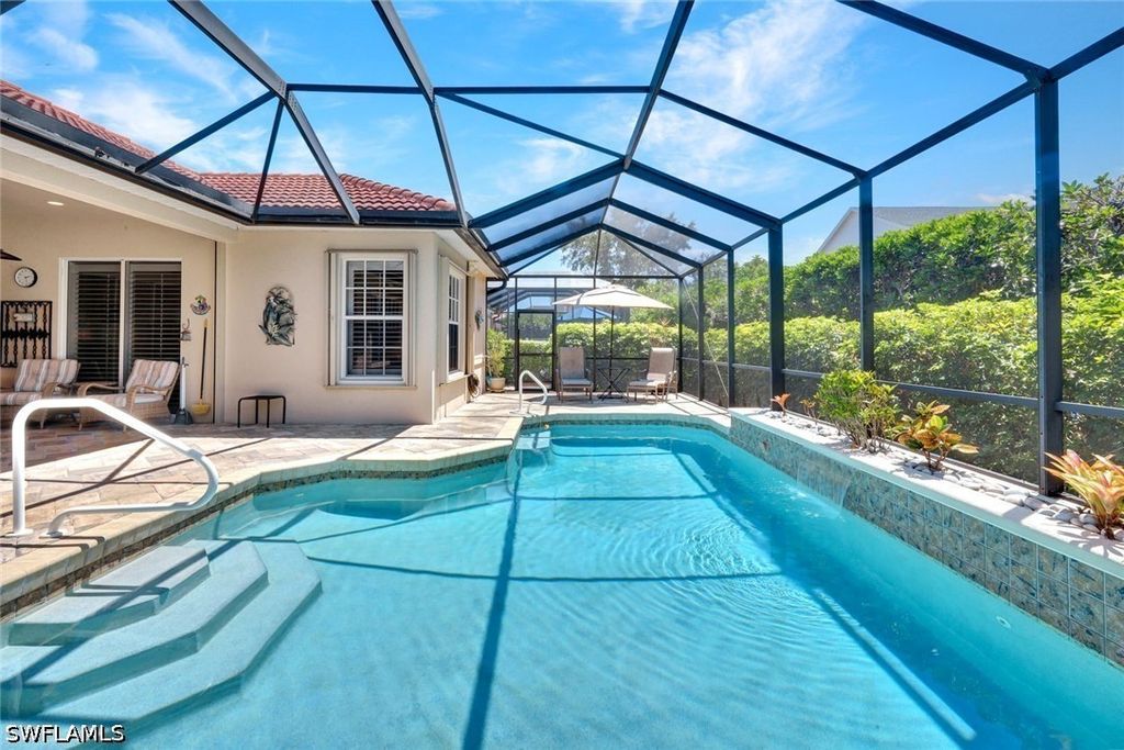 16208 Parque Ln, Naples
