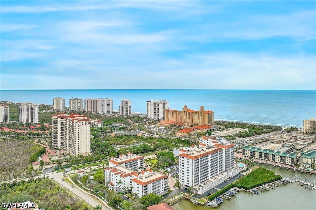 470 Launch Cir 403, Naples