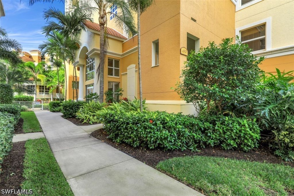 450 Launch Cir 404, Naples